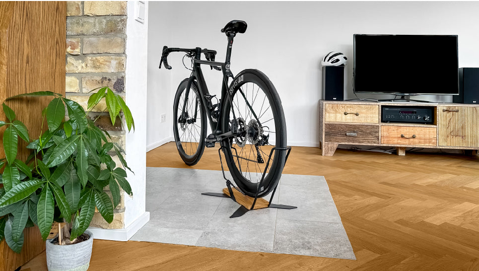Wohnzimmer mit Fahrradständer 